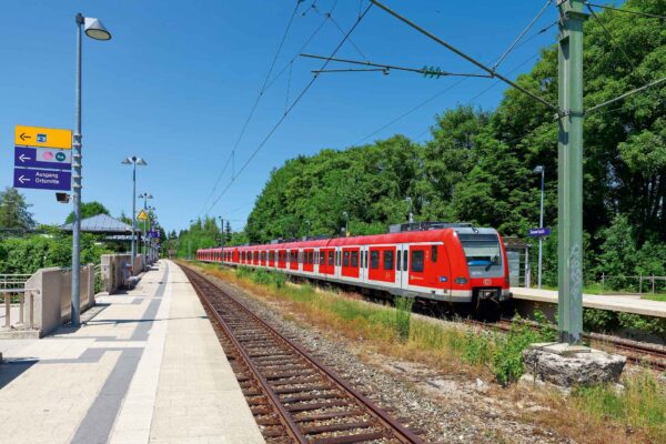 Bahnhof mit S-Bahn